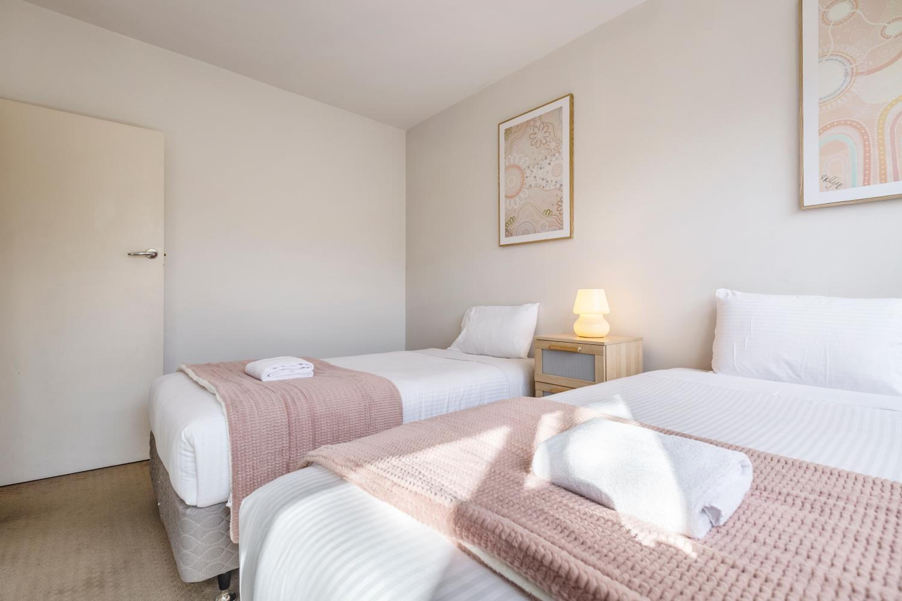 Quaint & homey Ripponlea flat
