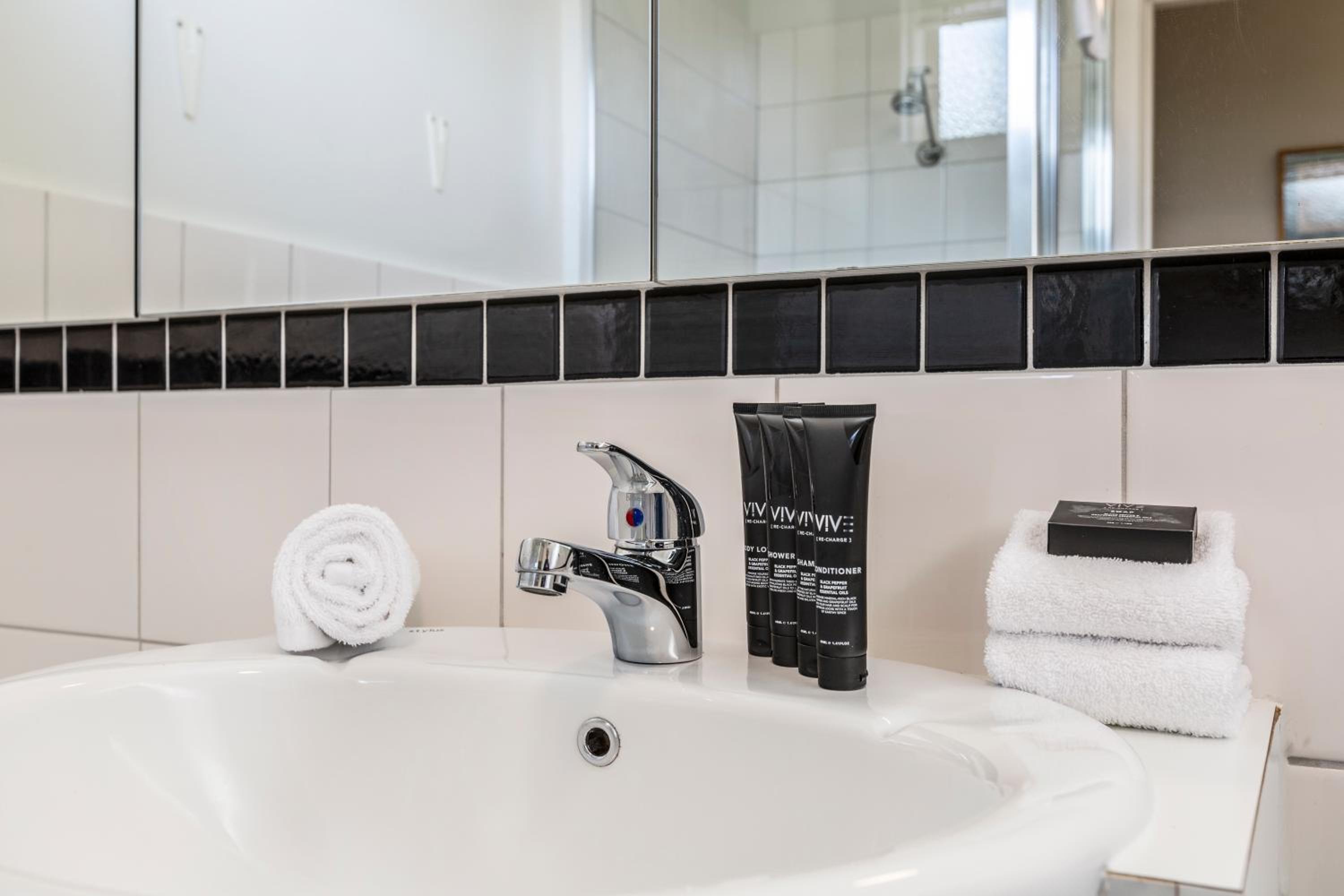 Quaint & homey Ripponlea flat