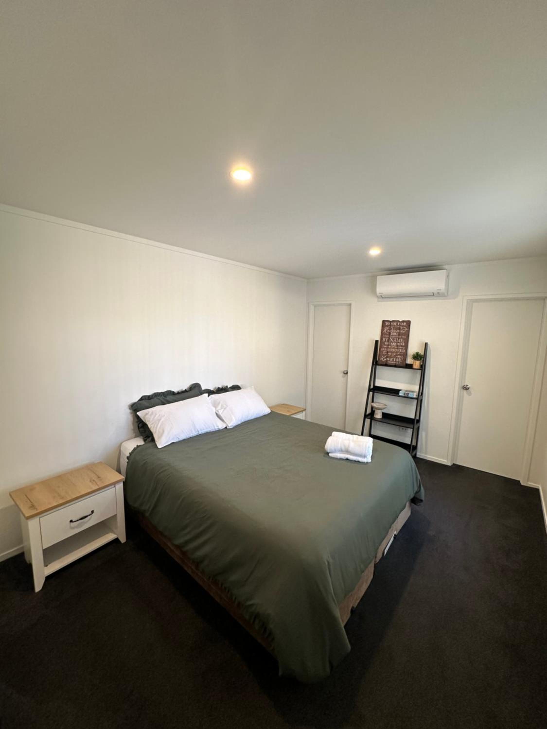 Cosy 3 Bedroom Home near airport with free parking view 4