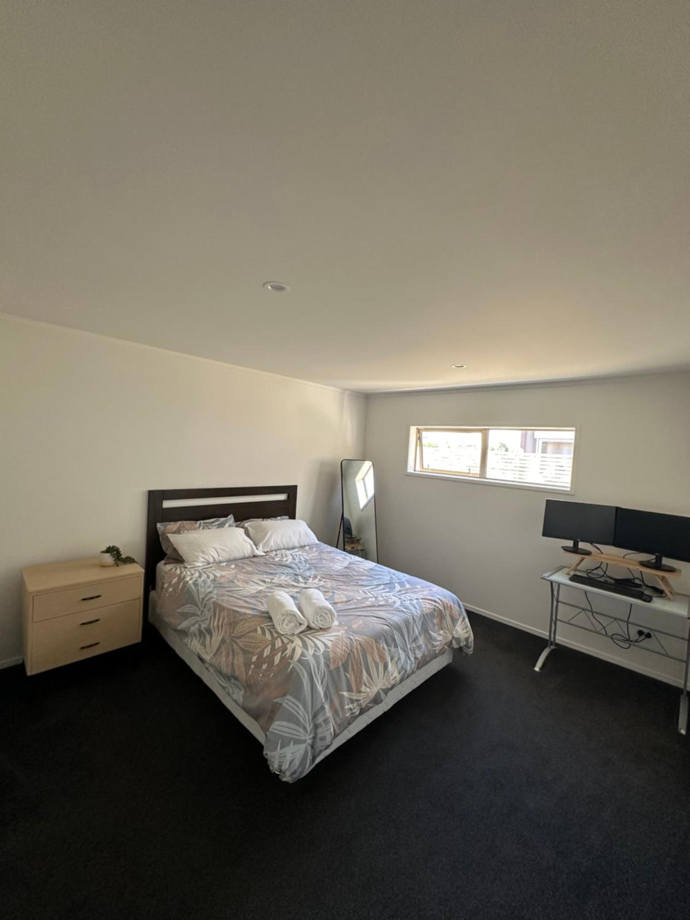 Cosy 3 Bedroom Home near airport with free parking view 3