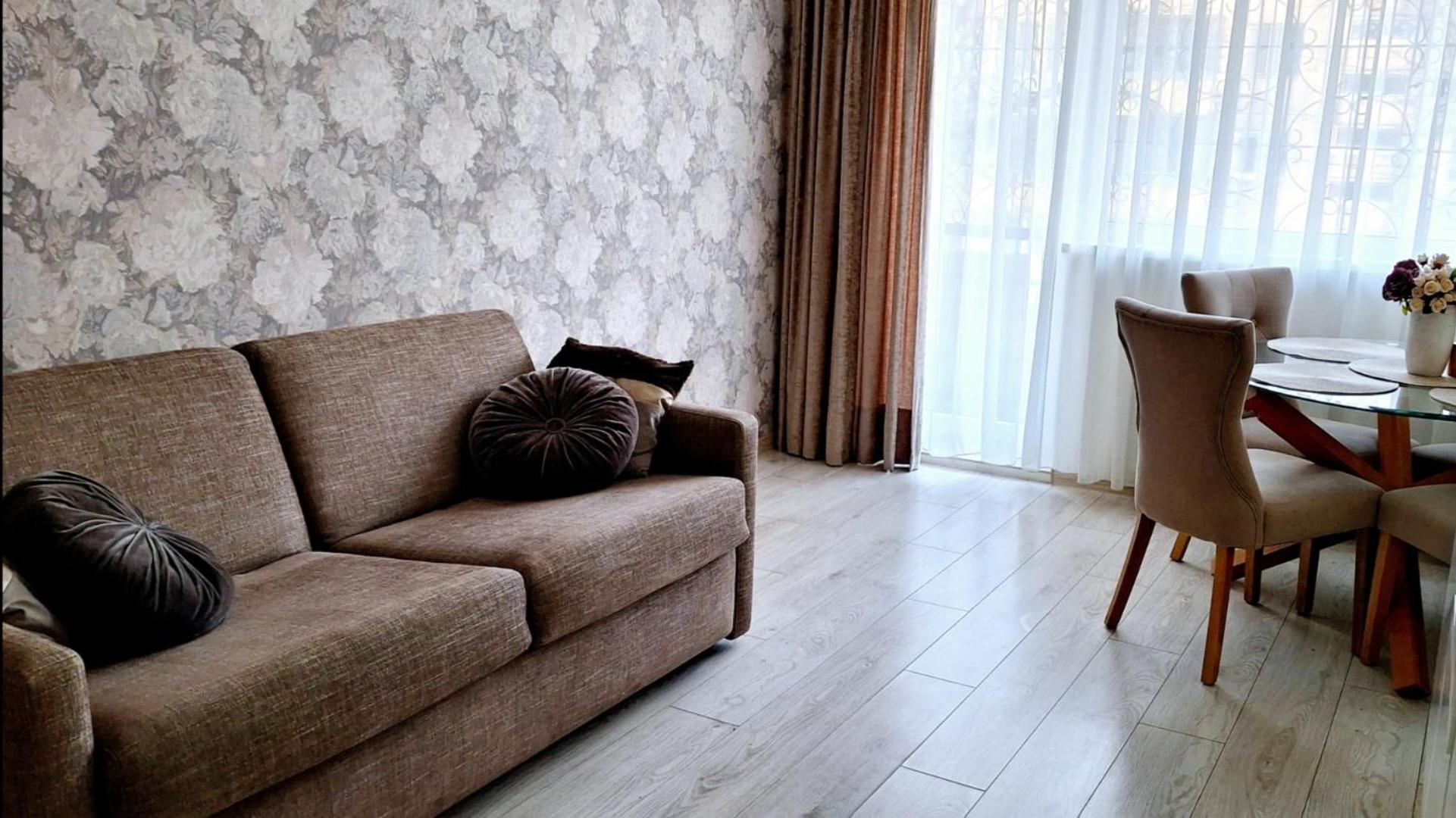 Apartment next to Cathedral of Saints Peter & Paul view 4