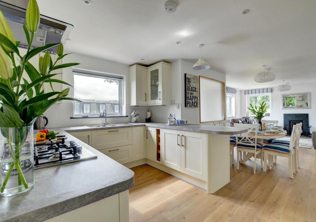4 Bed in Ilfracombe oc-autumn