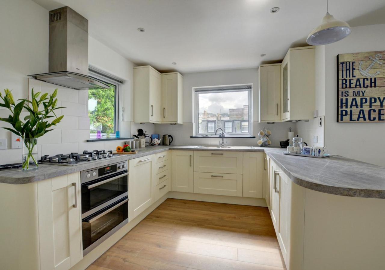 4 Bed in Ilfracombe oc-autumn
