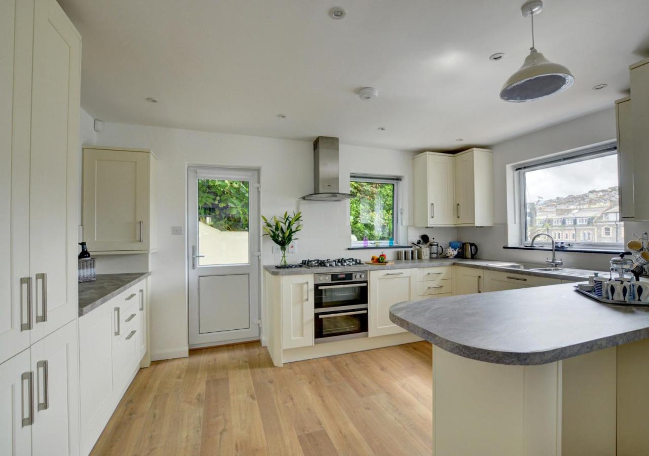 4 Bed in Ilfracombe oc-autumn