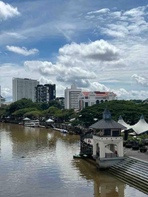 Deluxe Kuching Couple Suite Riverine Kuching photo 8