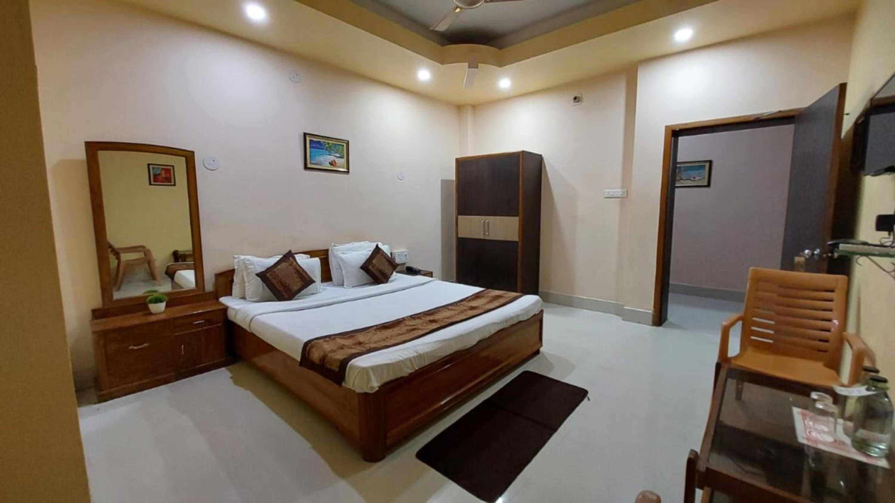 Hotel Silicon Inn - Puri -Near Sea Beach -Lift- Wifi -Restaurant- with Parking- Facilities- By Morservices view 2