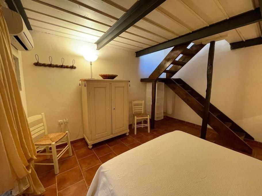 Vincenzo’s Room in a tower/ Brown view 5