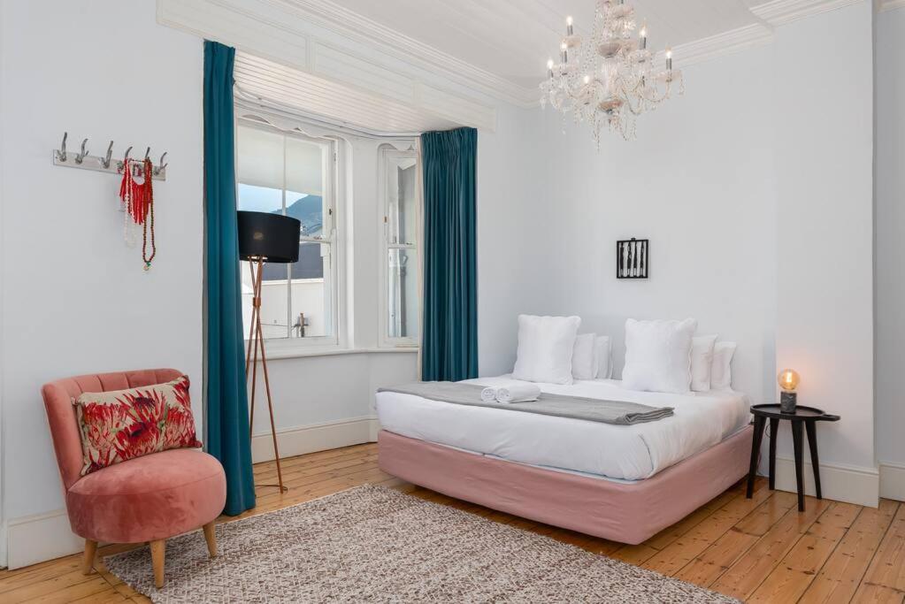 Victorian Townhouse with Table Mountain Views view 2