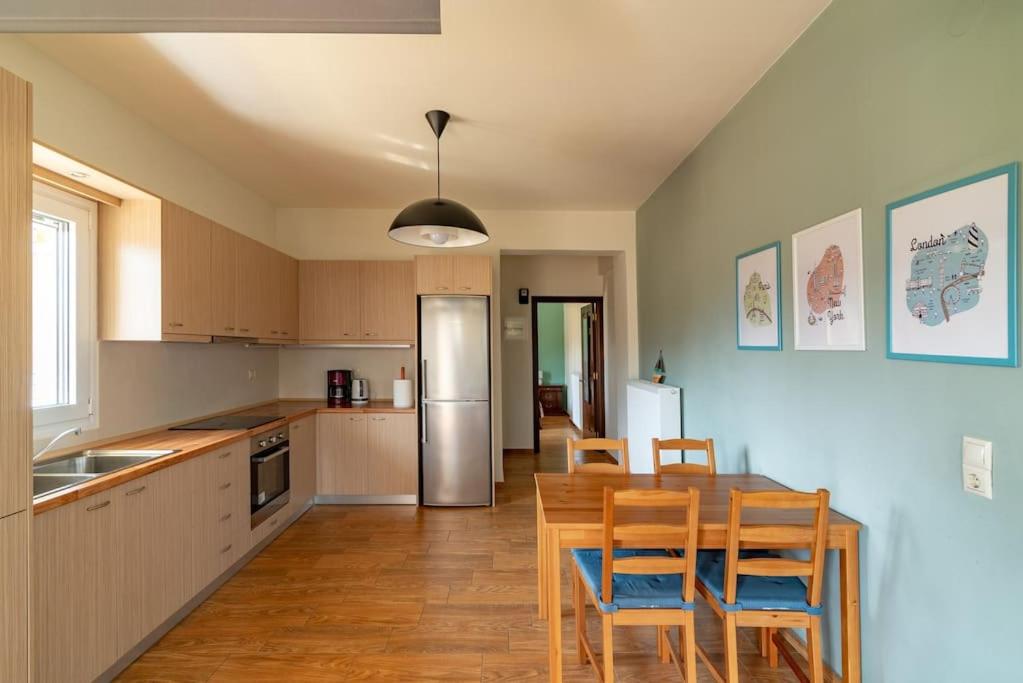 Agapi's Seaside Apt in Heraklion