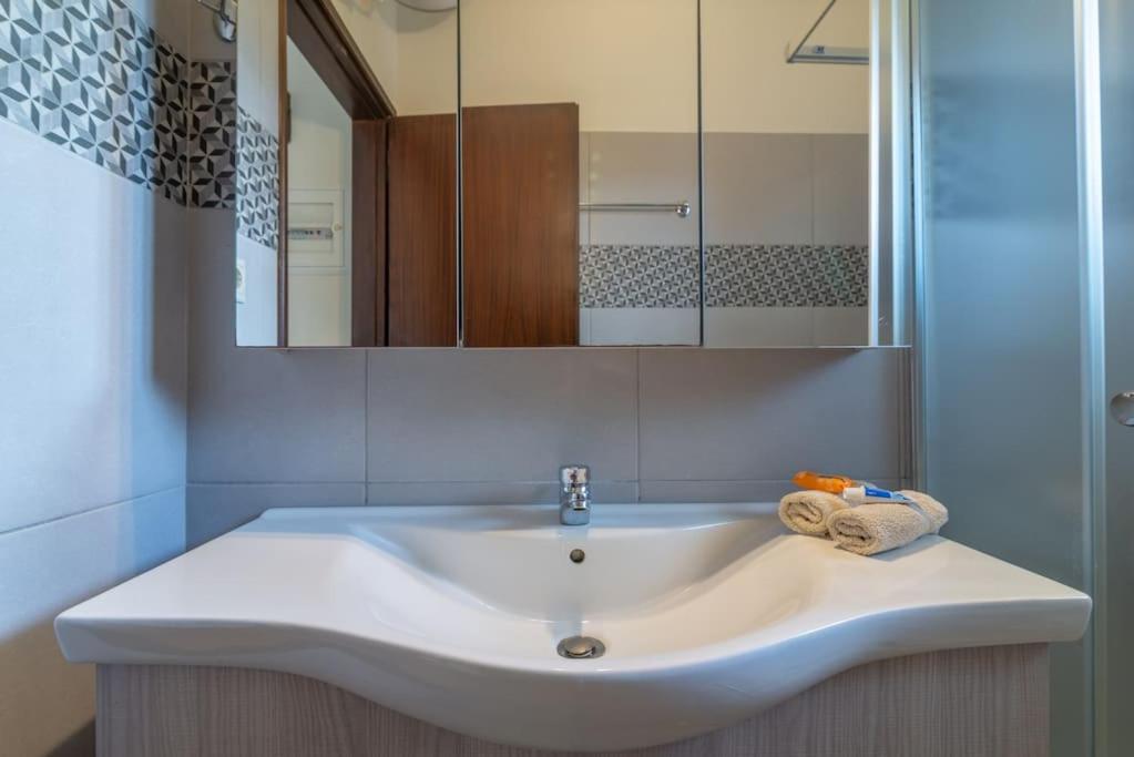Agapi's Seaside Apt in Heraklion