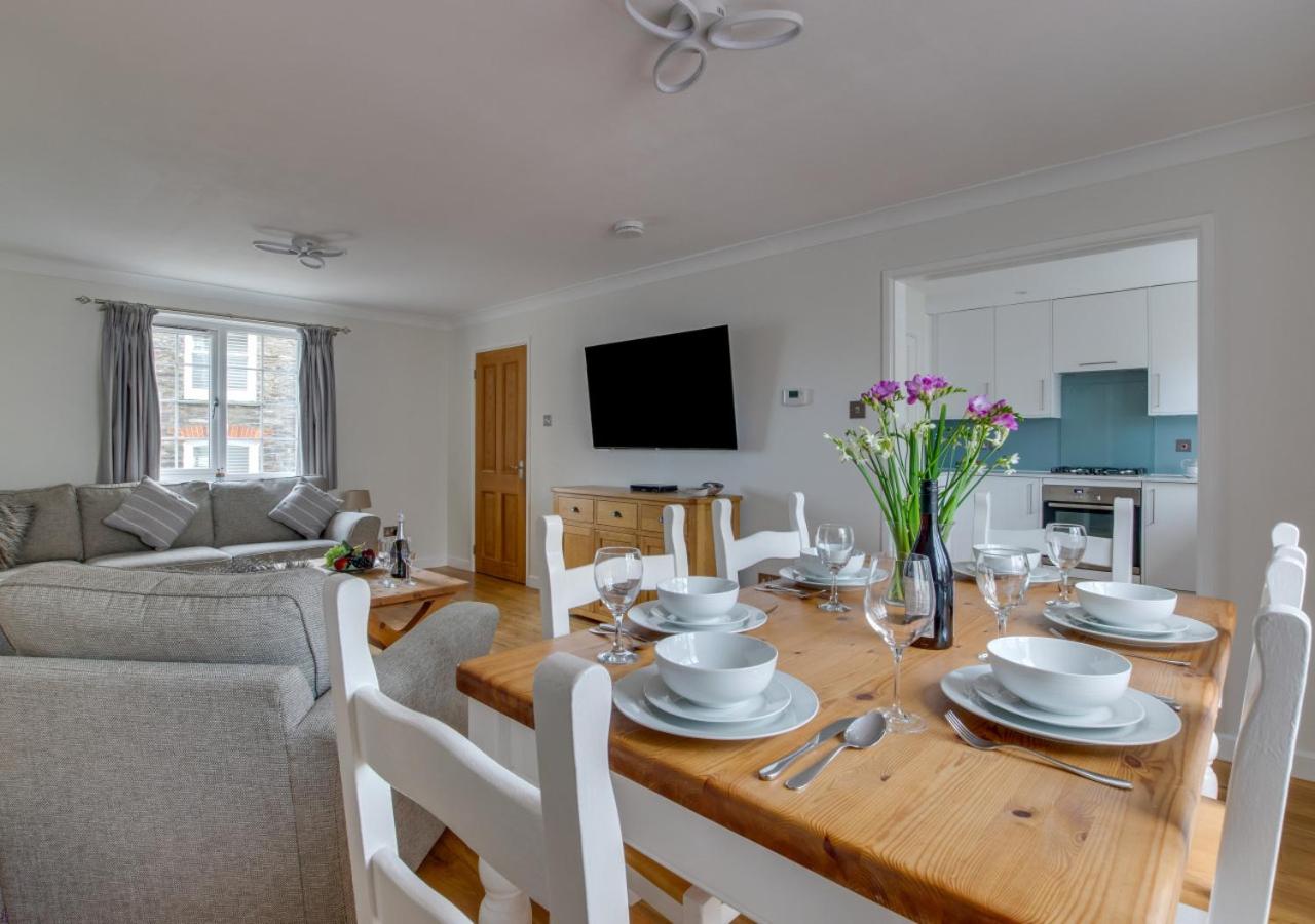 3 Bed in Padstow oc-p00175