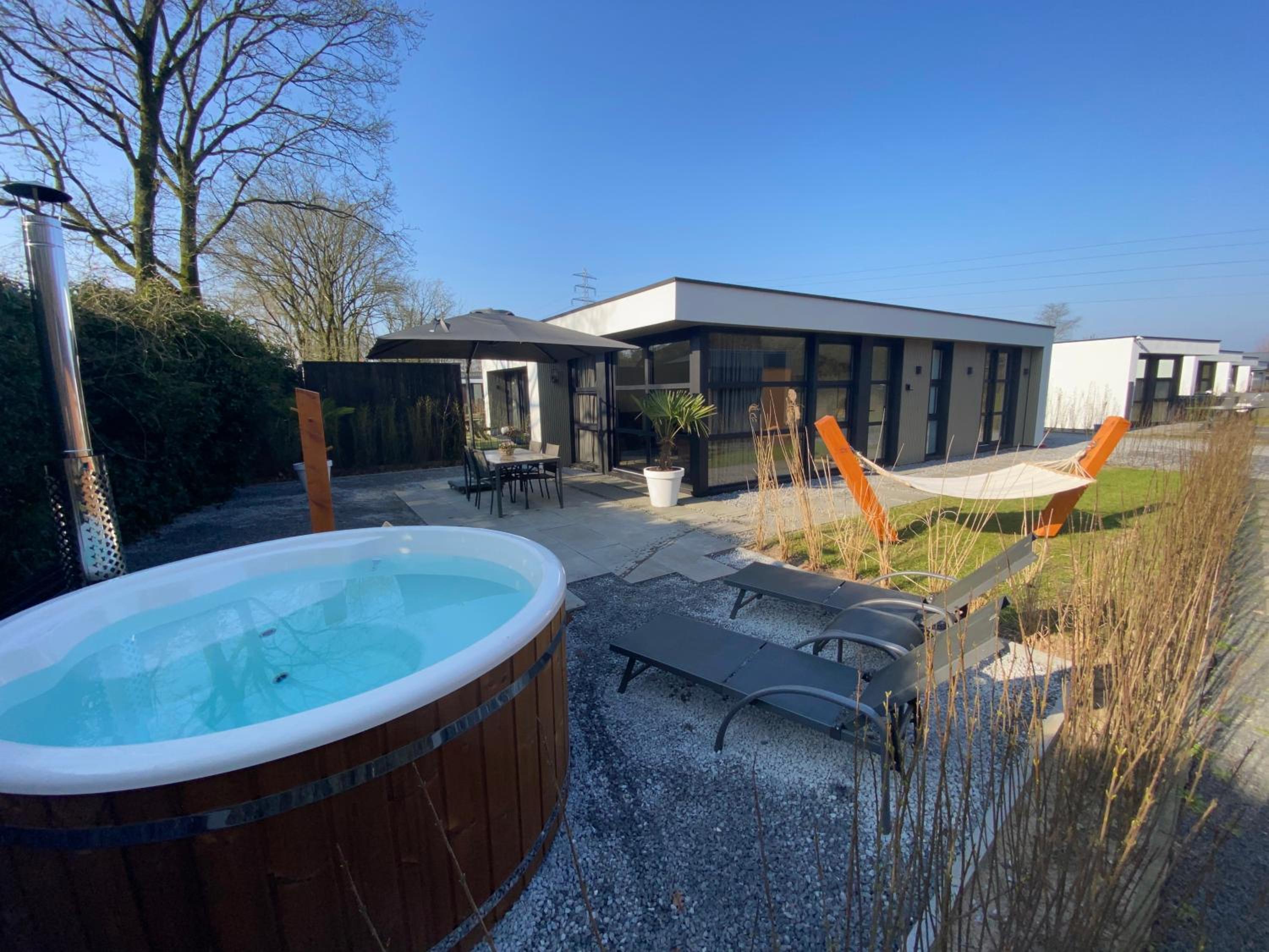 Luxe 4- persoons Veluwelodge met hottub in Ermelo! view 3