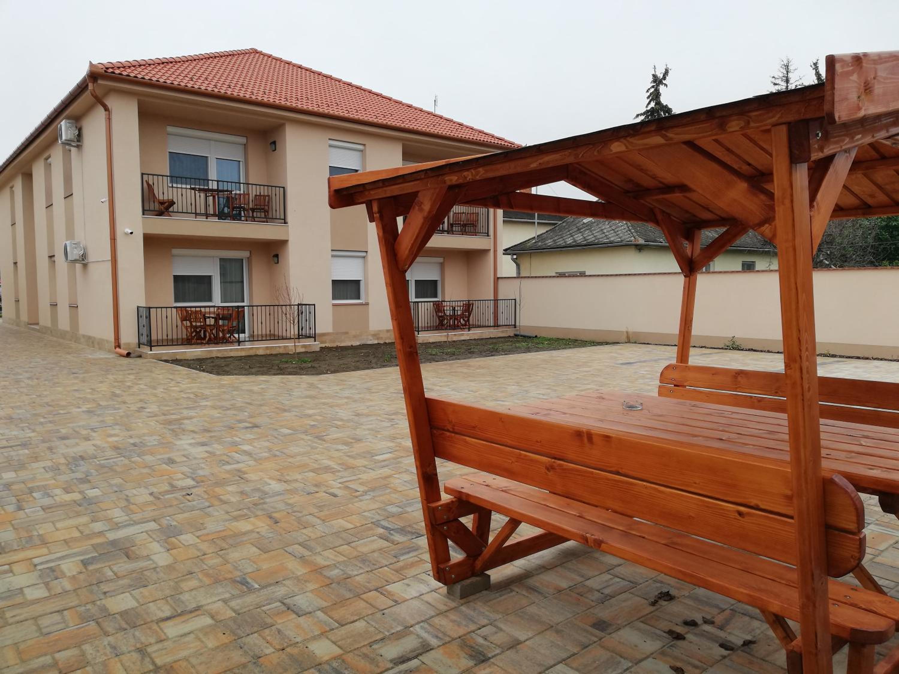 Imola és Andrea Apartmanház 3 view 3