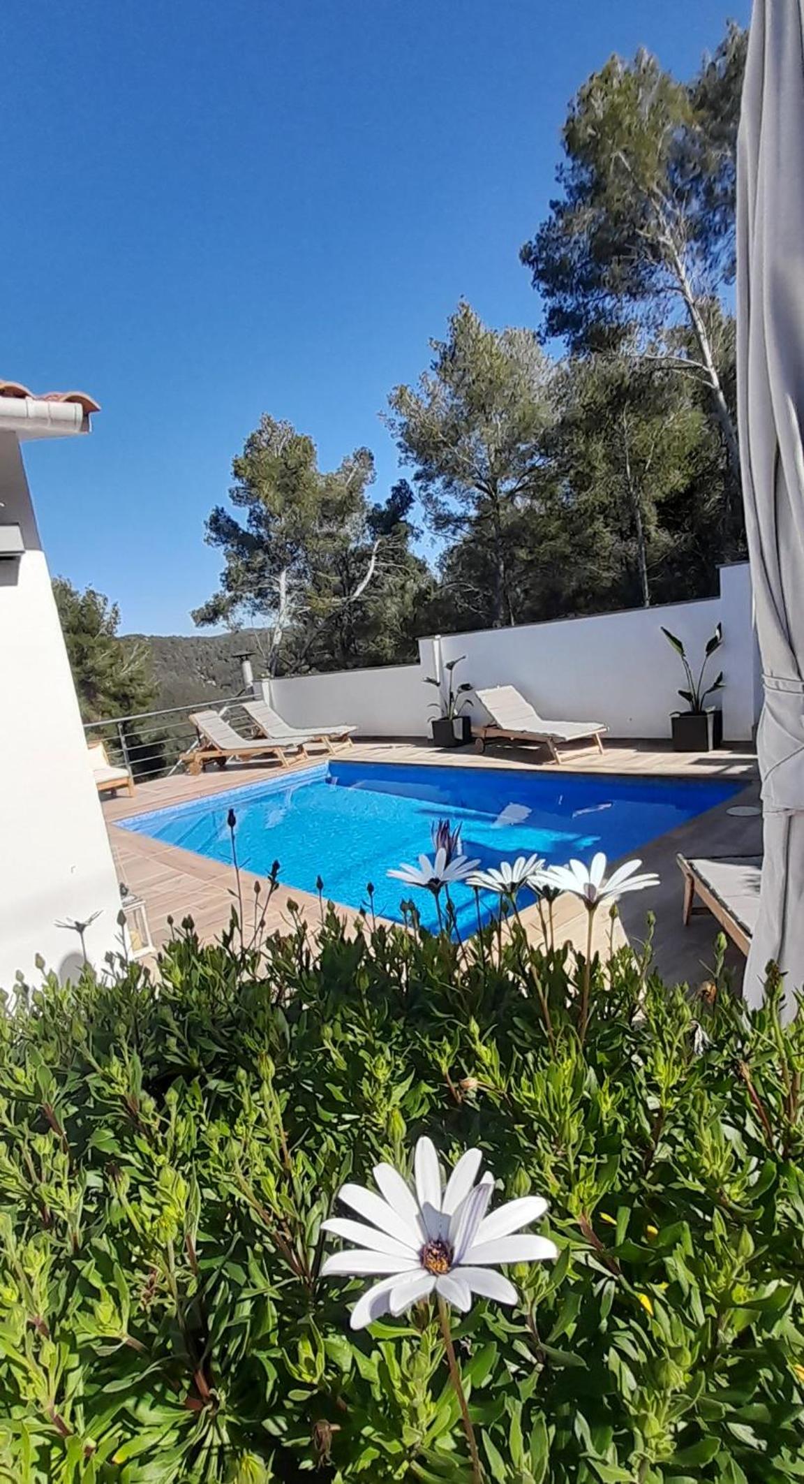 Villa Avril Elegante villa para familias y grupos cerca de Sitges 7 dormitorios Piscina privada XXL