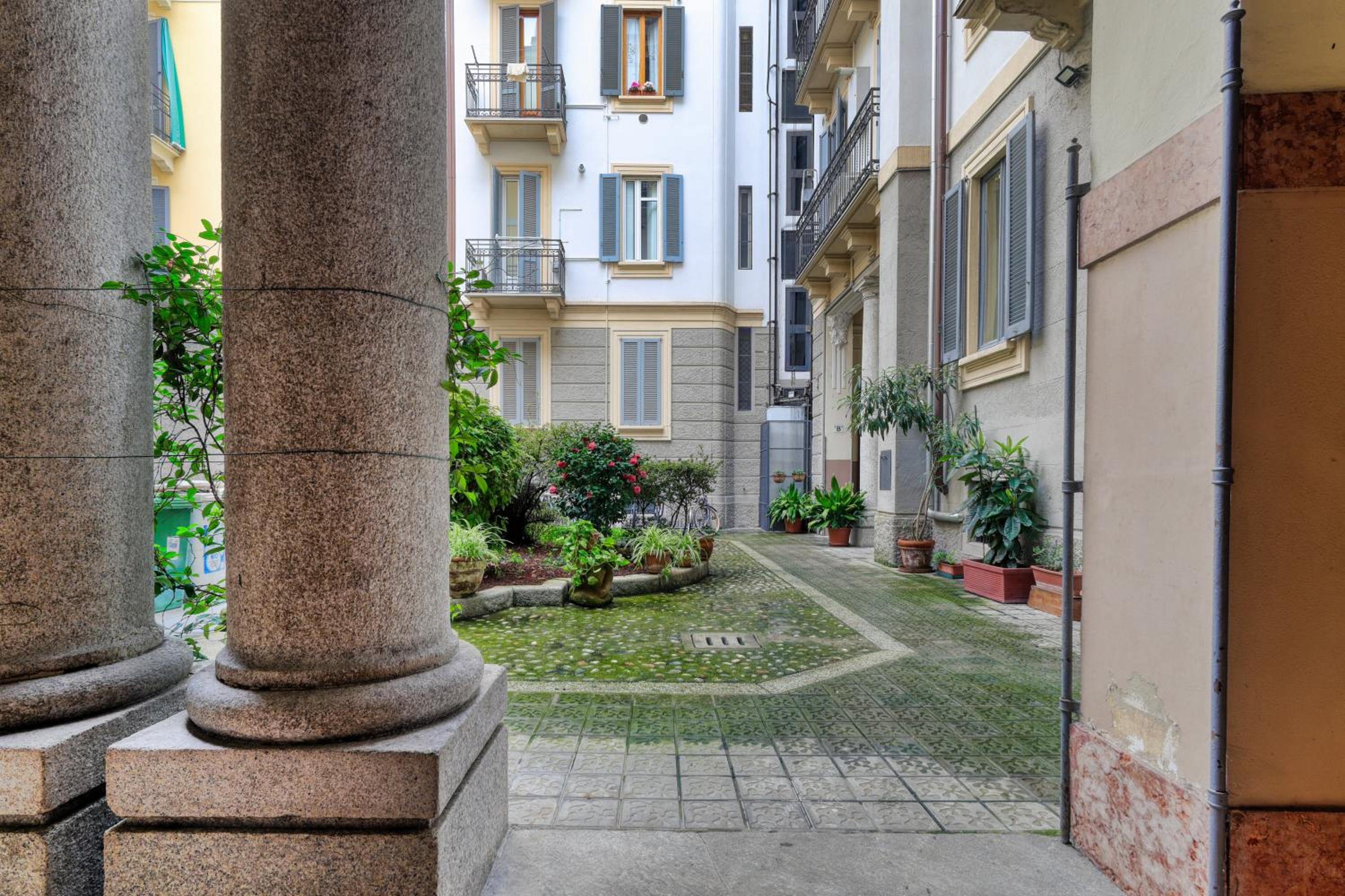 Just Urban Stays - Charming 2BR in Historic Building - M1 Wagner