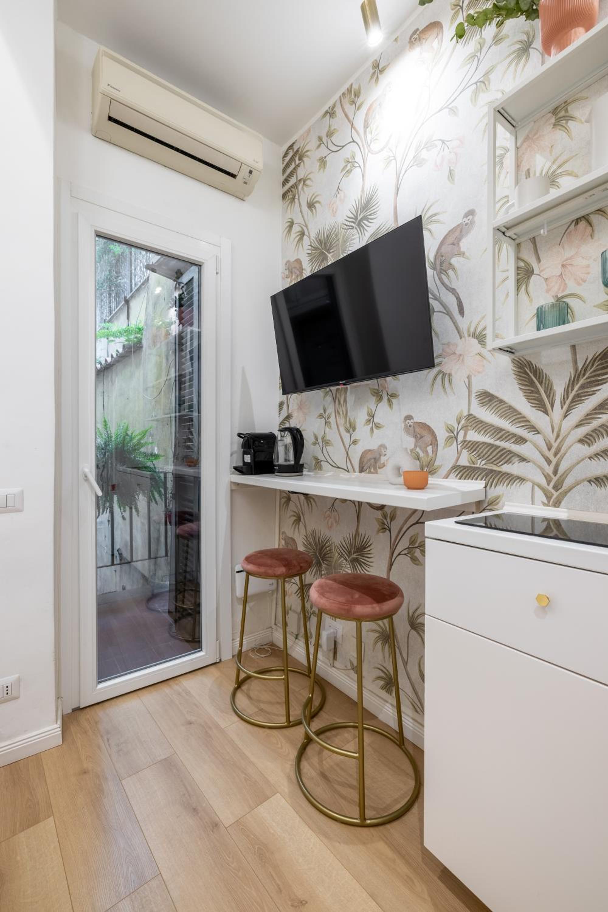 Leonina Apt - Colosseum