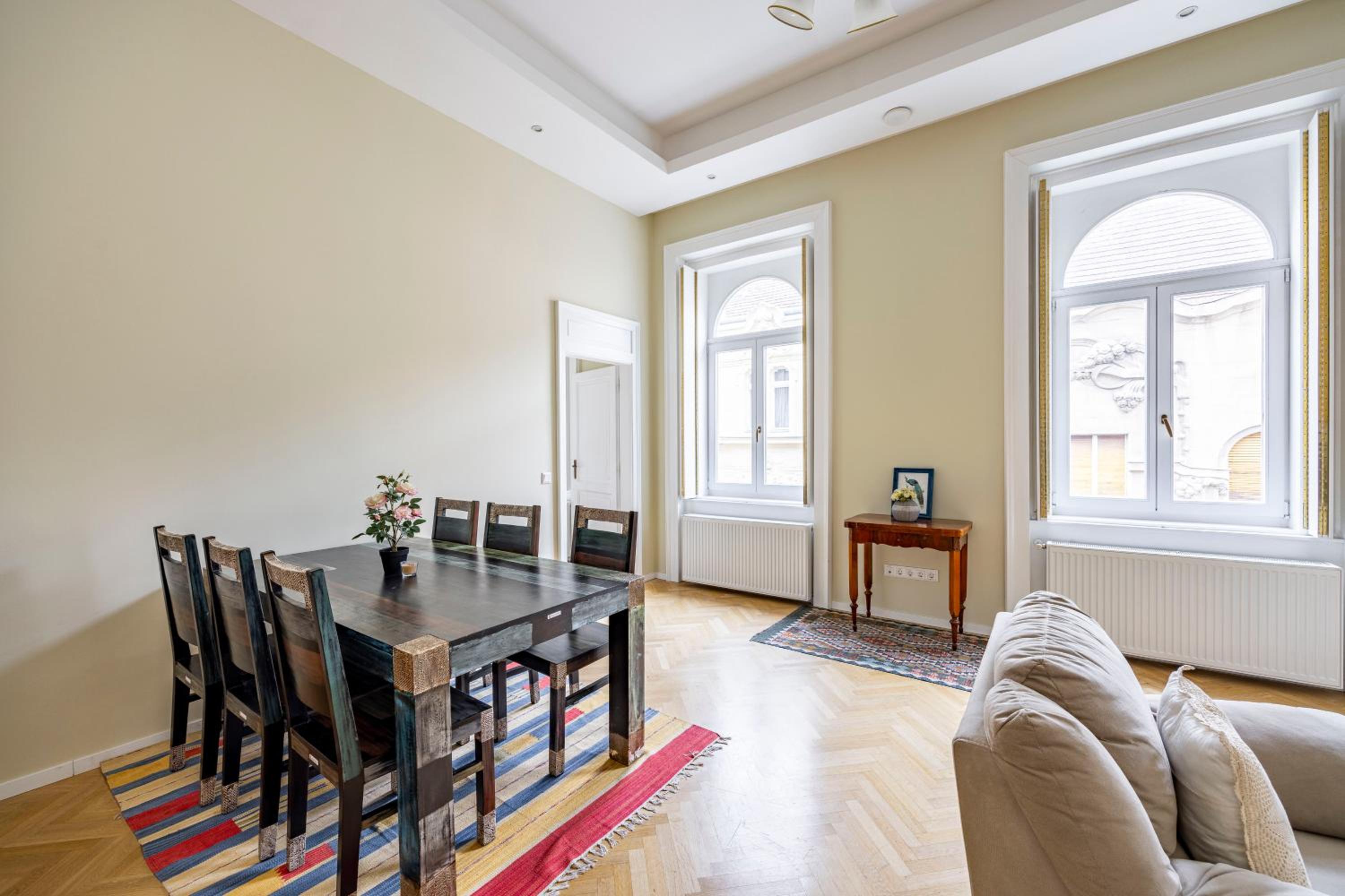 Graceful & Cozy Dream Home next to the Opera House view 5