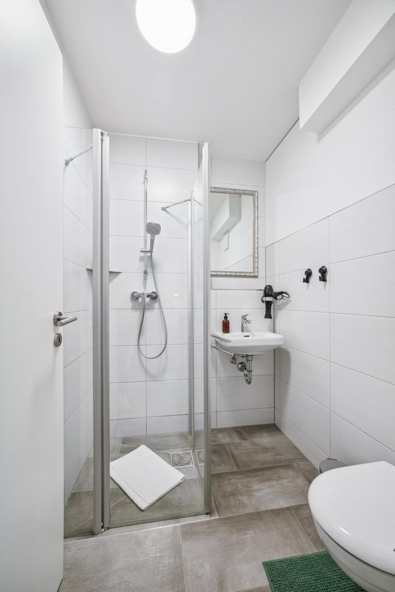 Sali Homes AM1 Elegant and Stylish Retreat in Heart of Bayreuth, Close to River