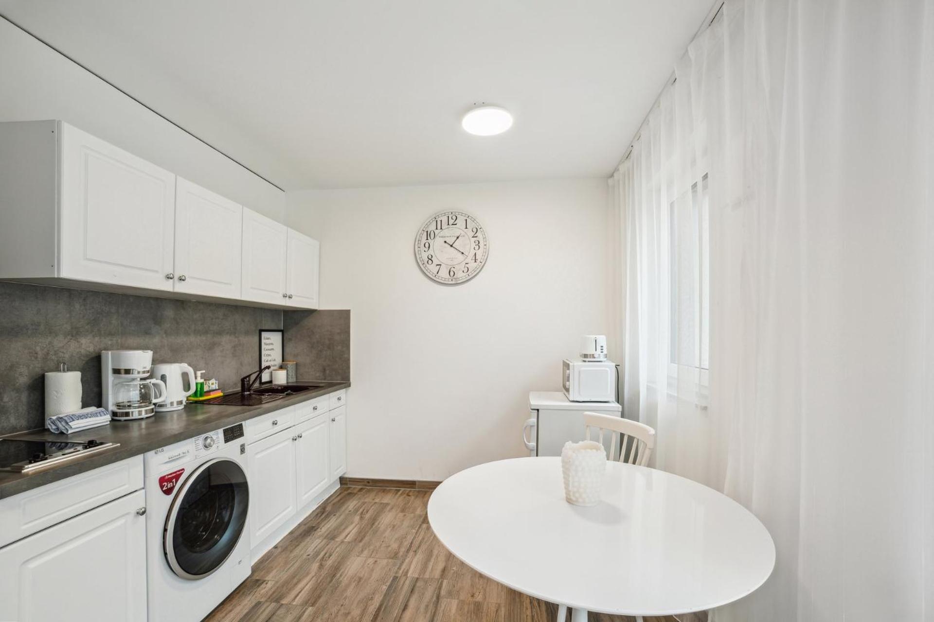Sali Homes AM1 Elegant and Stylish Retreat in Heart of Bayreuth, Close to River