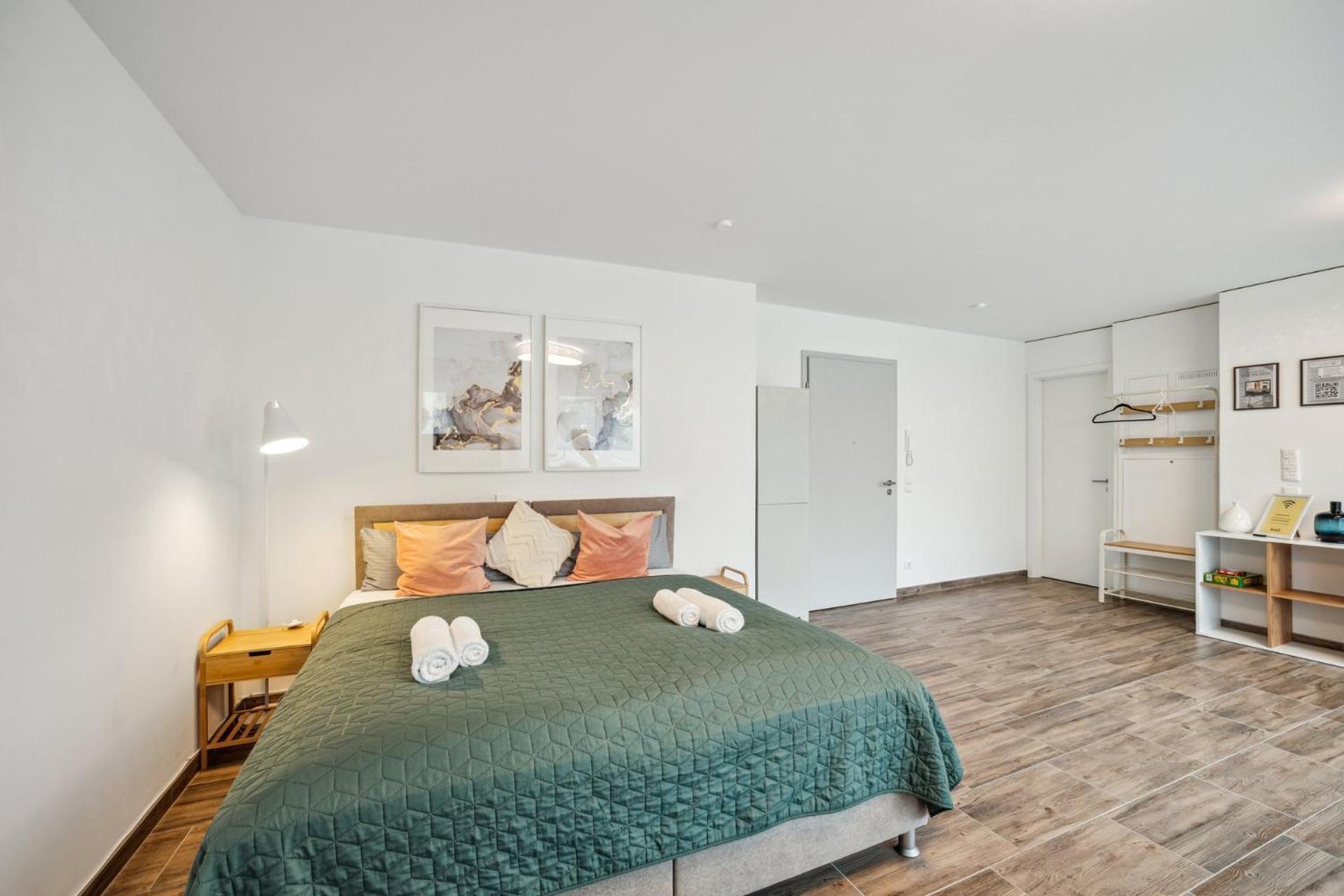 Sali Homes AM1 Elegant and Stylish Retreat in Heart of Bayreuth, Close to River