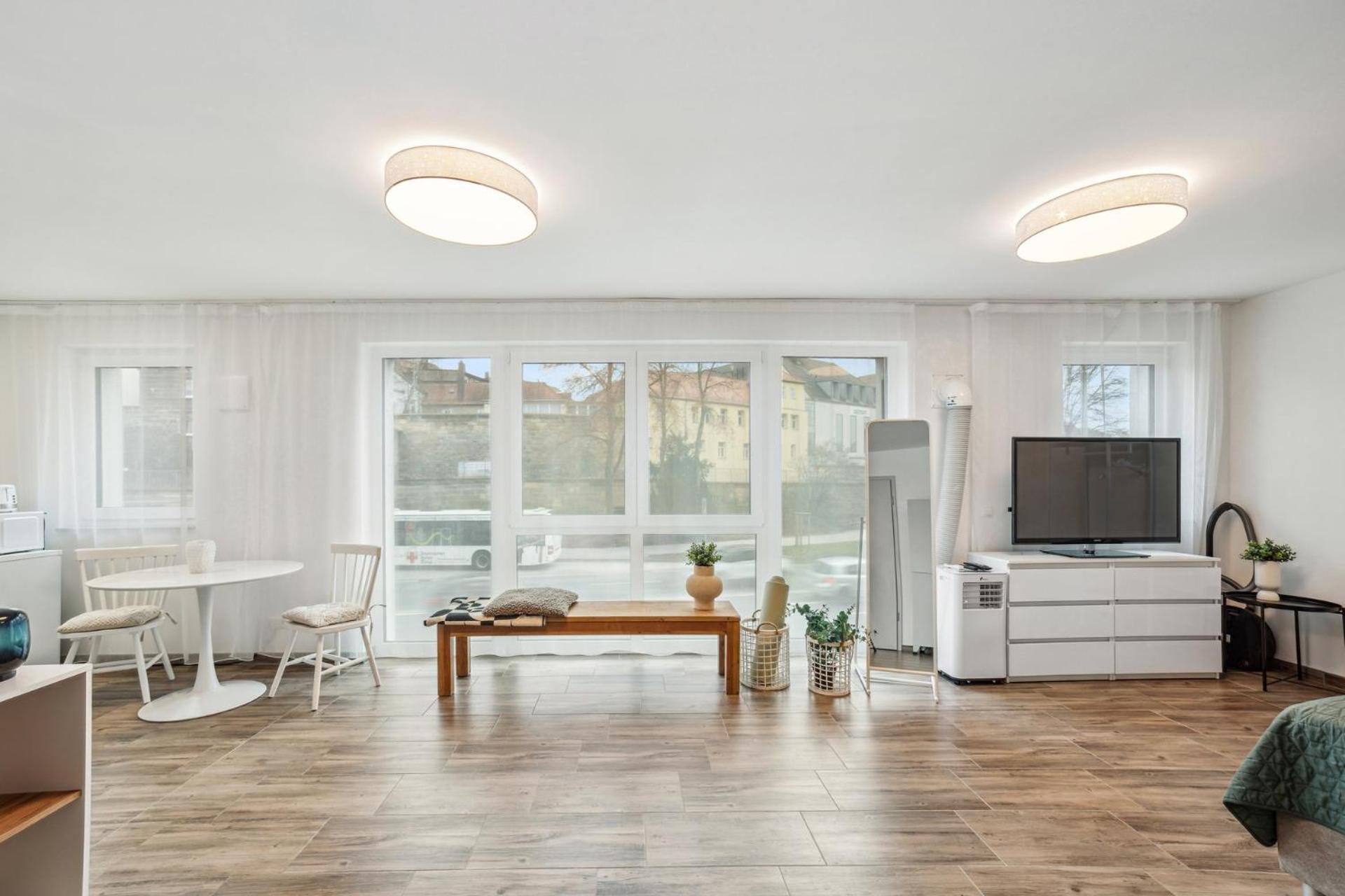 Sali Homes AM1 Elegant and Stylish Retreat in Heart of Bayreuth, Close to River