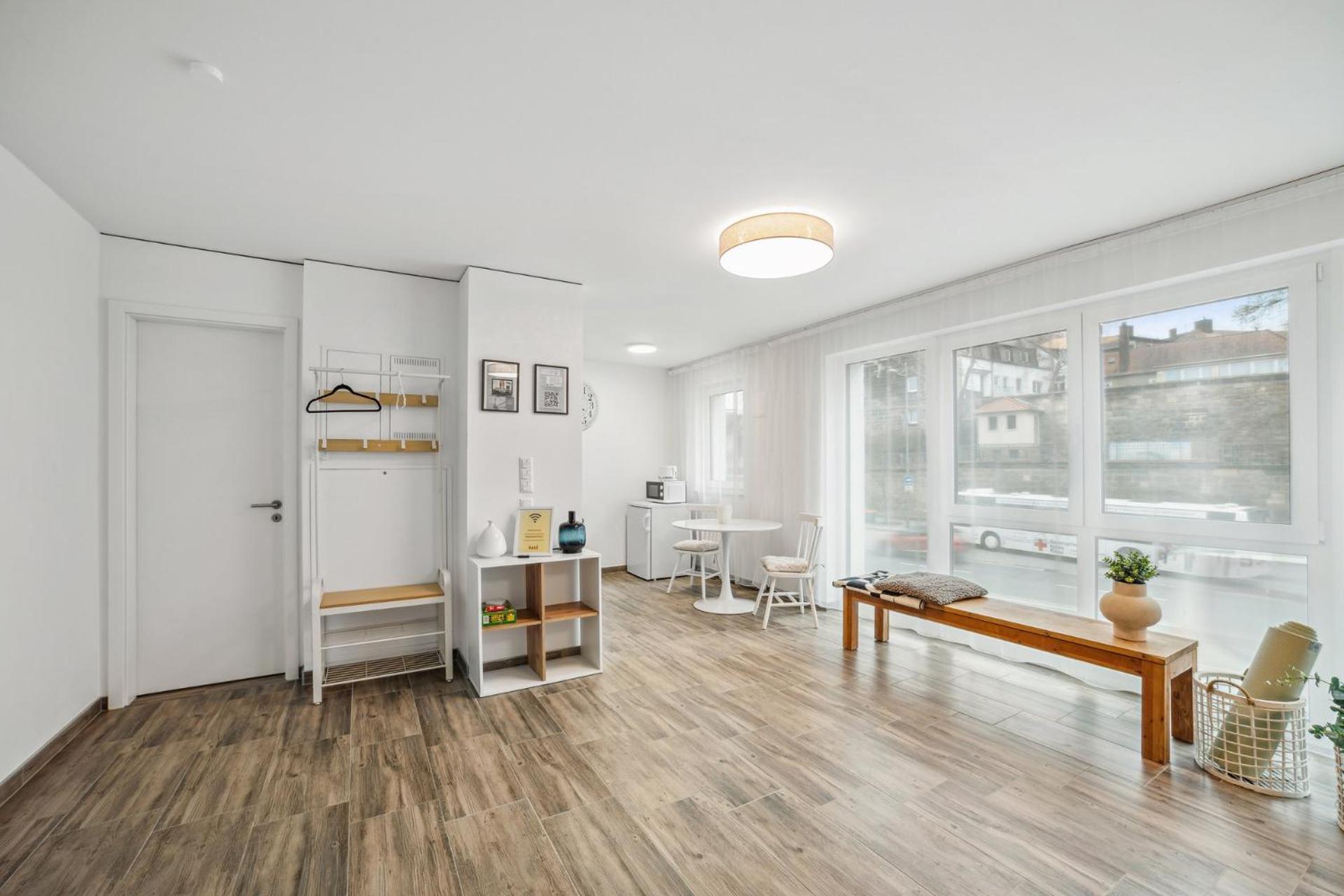 Sali Homes AM1 Elegant and Stylish Retreat in Heart of Bayreuth, Close to River