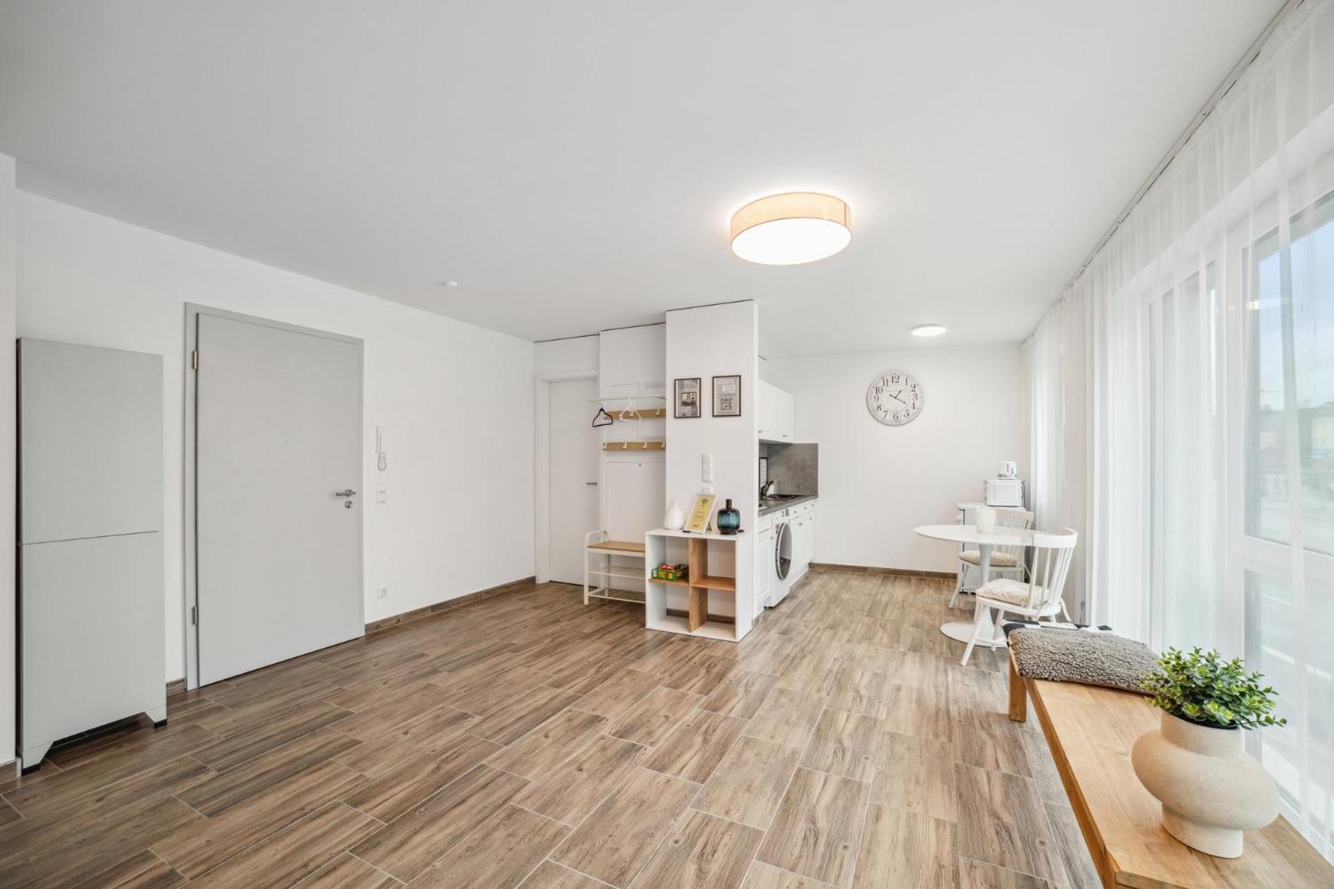 Sali Homes AM1 Elegant and Stylish Retreat in Heart of Bayreuth, Close to River