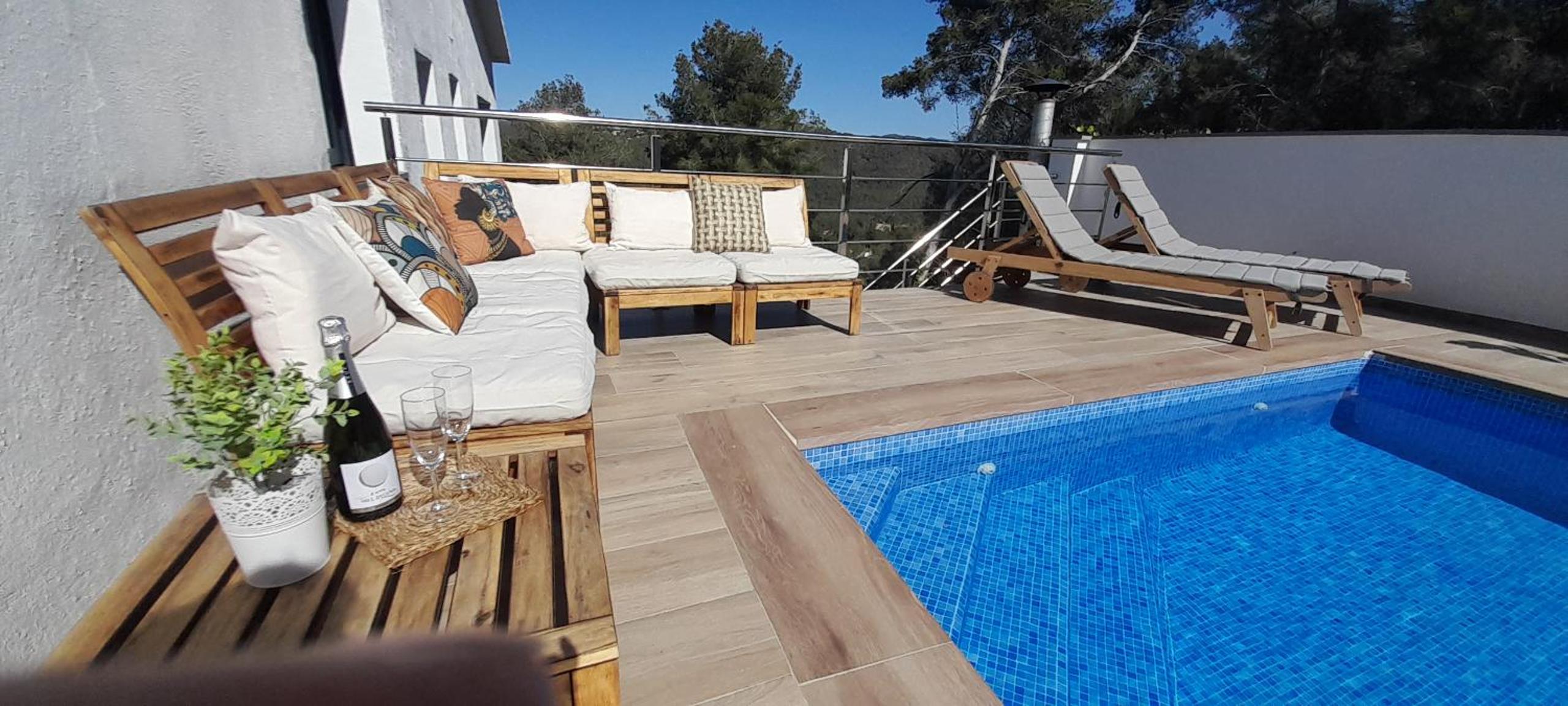 Villa Avril Elegante villa para familias y grupos cerca de Sitges 7 dormitorios Piscina privada XXL