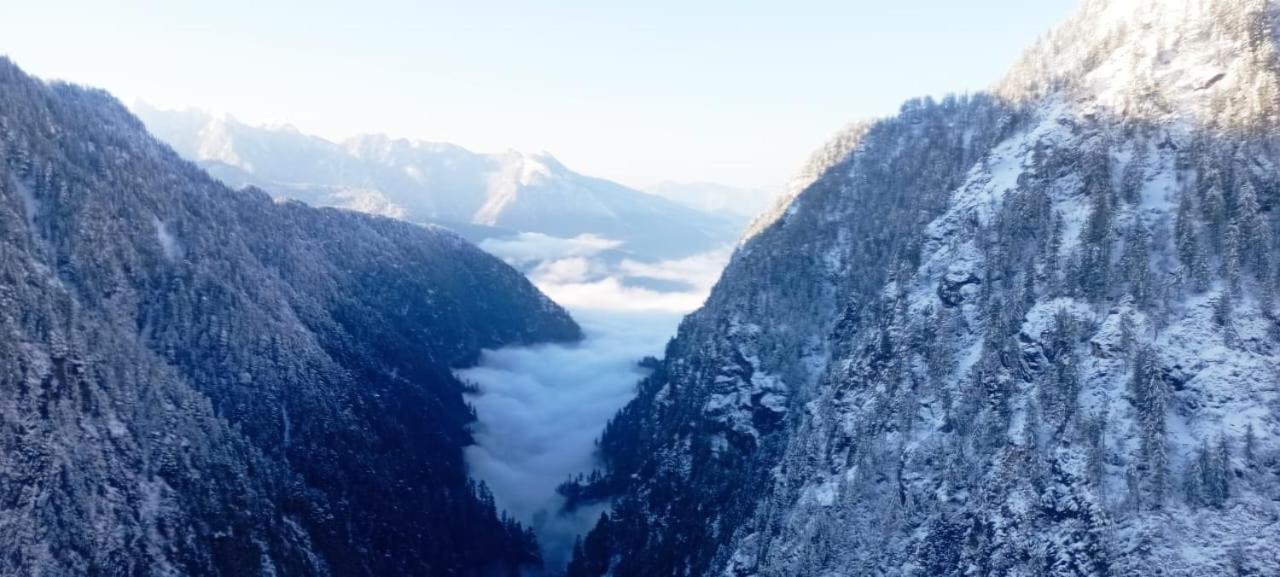 Hill Top Homestay Malana view 2