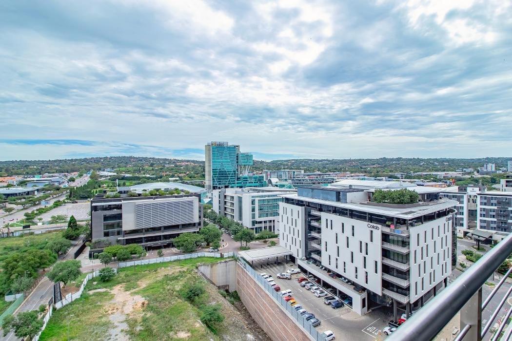 Menlyn Maine Luxury Apartments 11th & 14th floor with Balcony view 4
