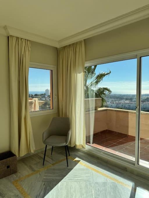 Magna Marbella 2 Bed apt with speacular sea views photo 3