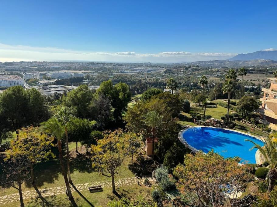 Magna Marbella 2 Bed apt with speacular sea views photo 2