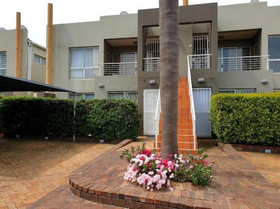 1 Bedroom Apartment Tygervalley view 2