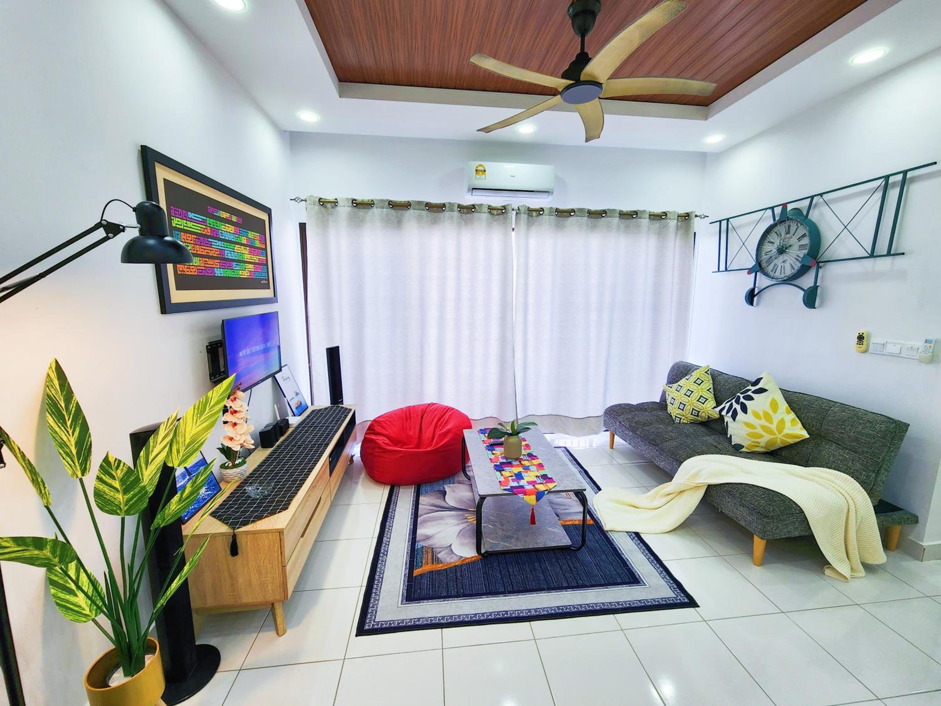 Residensi Lili, Taman Bucida Hijauan, Nilai nearby KLIA, USIM - infinity Pool photo 8