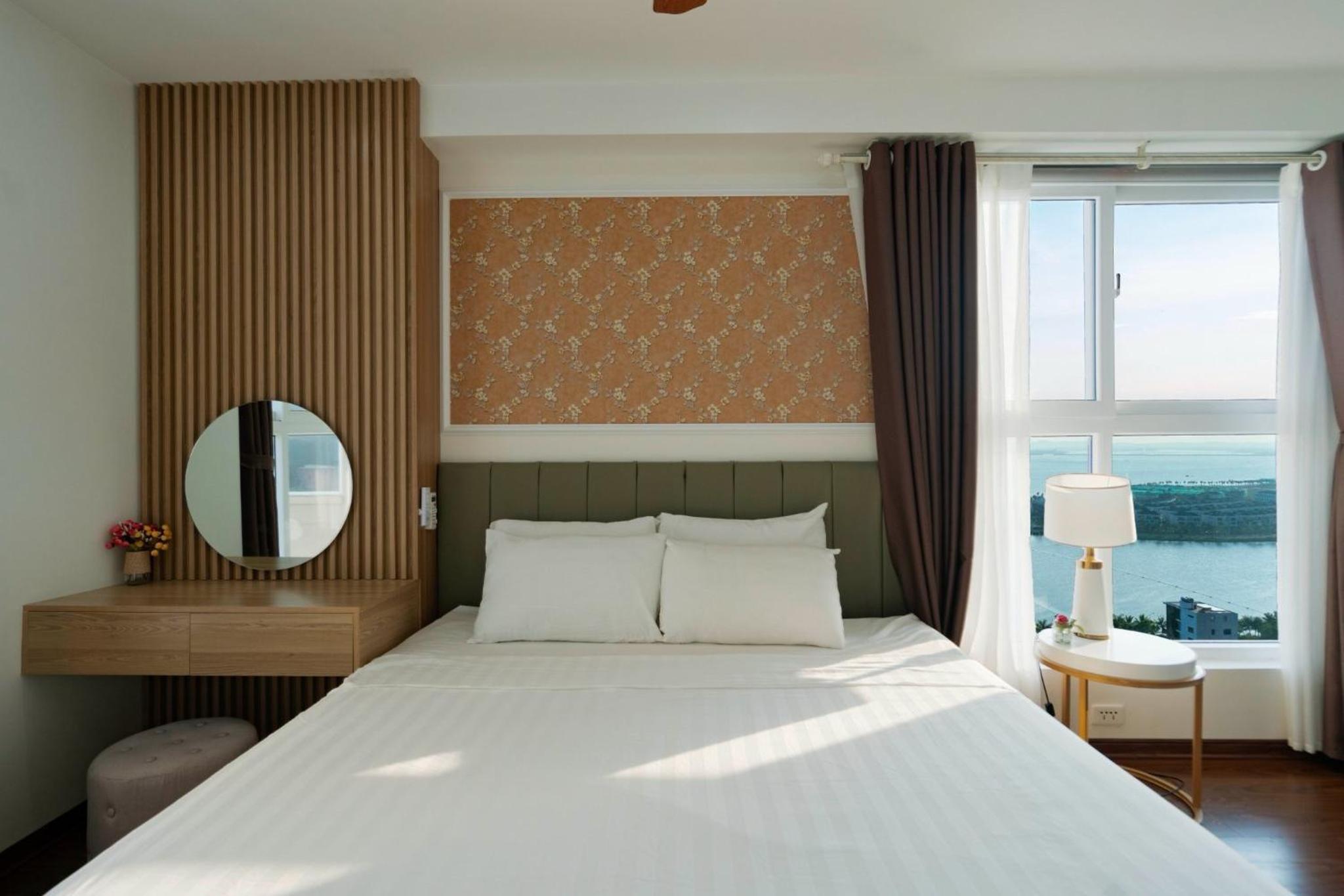 Three-bedroom house with sea view view 2