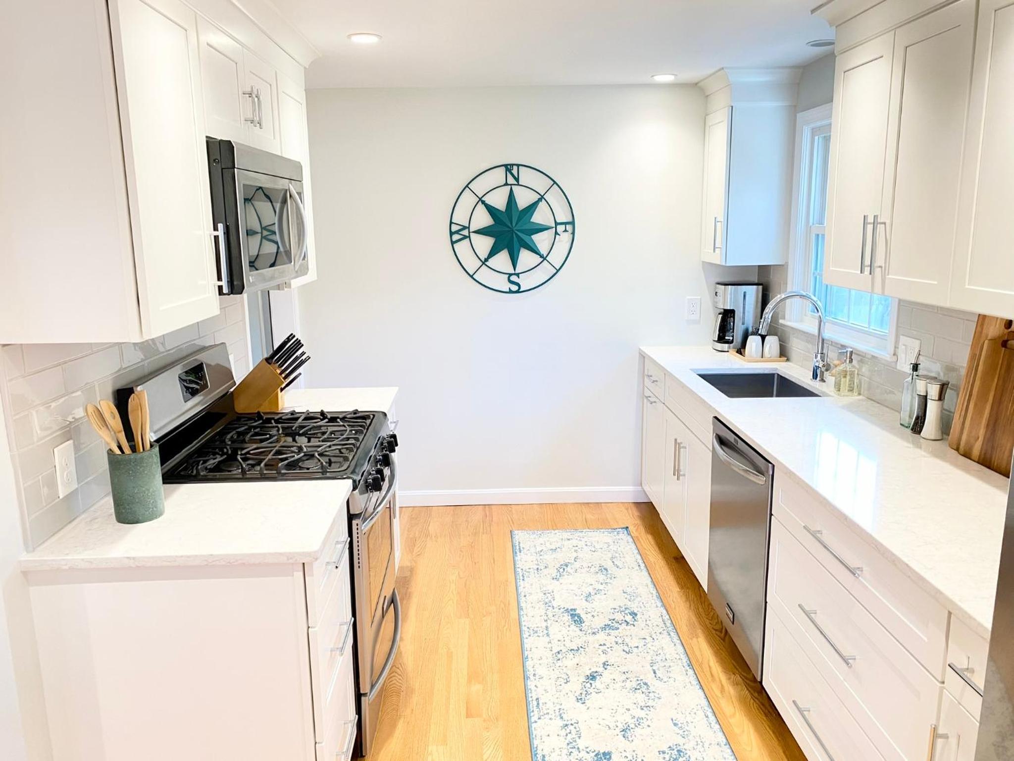3BR House; 5 min drive to Mayflower Beach view 5