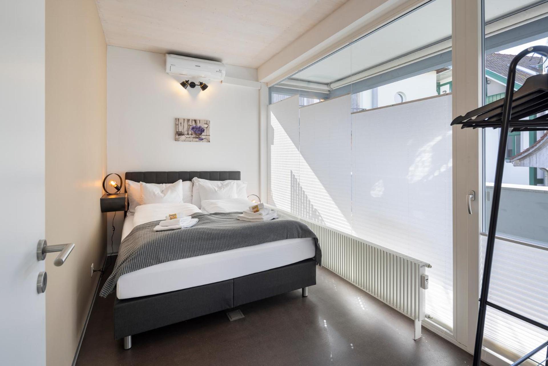 Casa Milla-Zentrales, modernes Loft in Langenthal -am Fluss mit Balkon, Parkplatz und grosser Küche