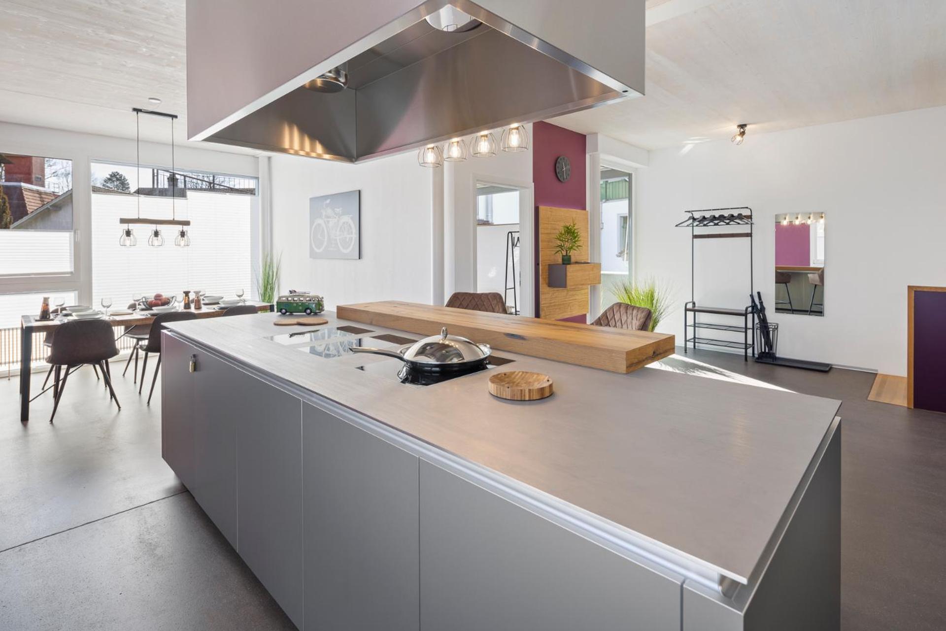 Casa Milla-Zentrales, modernes Loft in Langenthal -am Fluss mit Balkon, Parkplatz und grosser Küche