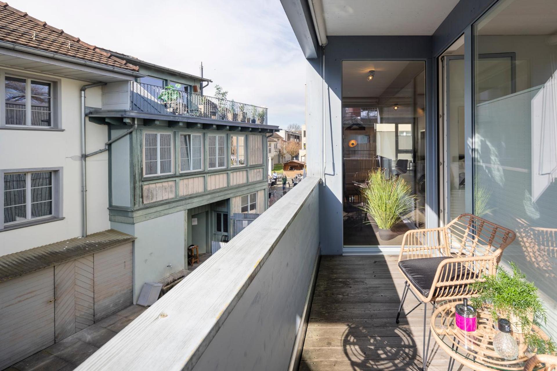 Casa Milla-Zentrales, modernes Loft in Langenthal -am Fluss mit Balkon, Parkplatz und grosser Küche