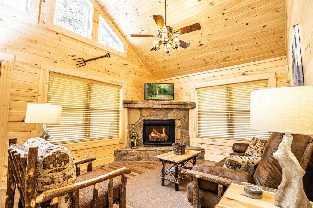 Helen's Hideaway-Wooded seclusion 1 mile to Deep Creek Smoky Mtn Park view 4