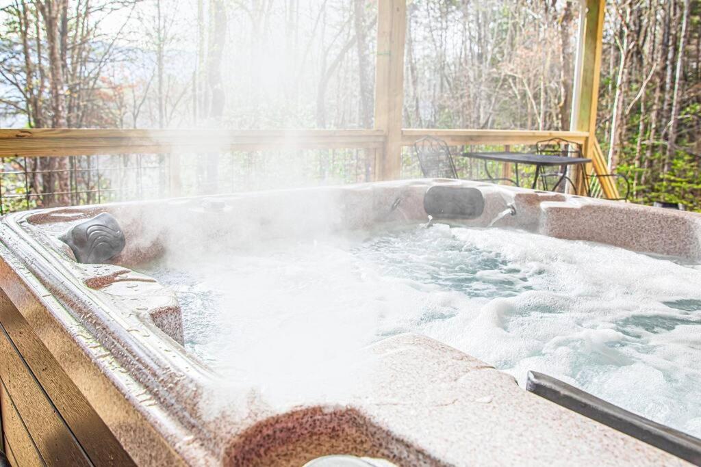 Helen's Hideaway-Wooded seclusion 1 mile to Deep Creek Smoky Mtn Park view 2