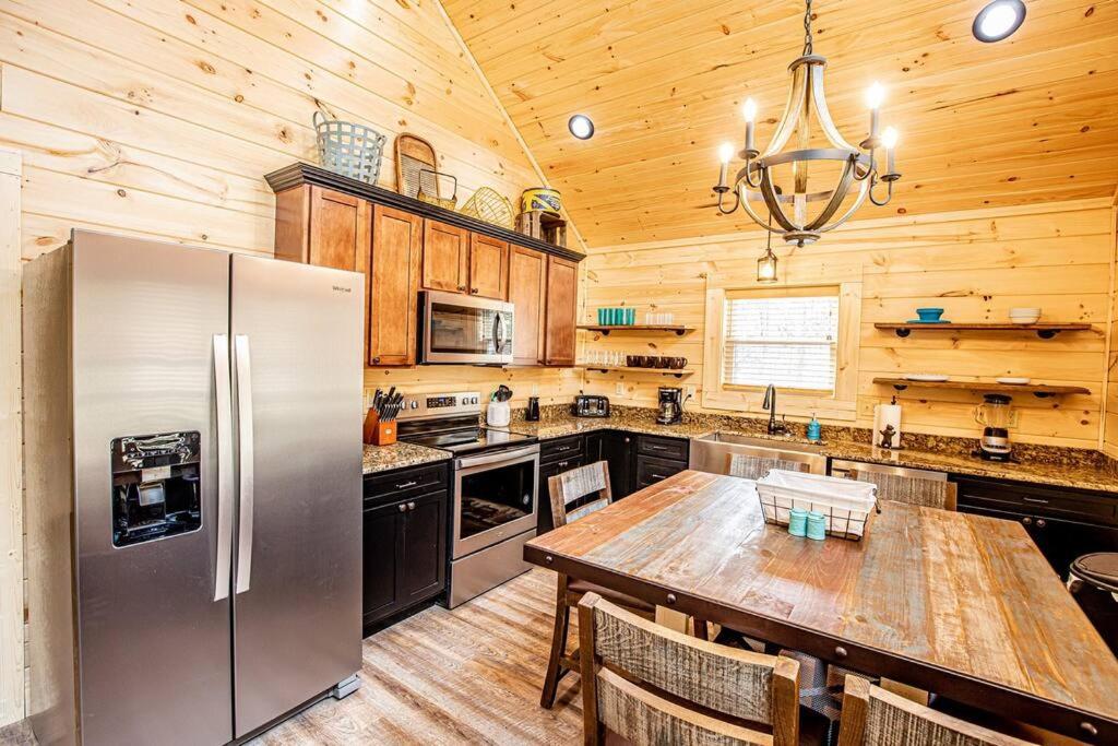 Helen's Hideaway-Wooded seclusion 1 mile to Deep Creek Smoky Mtn Park view 5