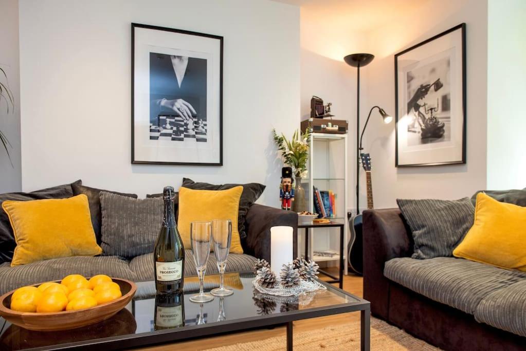Luxury Town House 8 - Apple Pie Luxury Escapes view 4