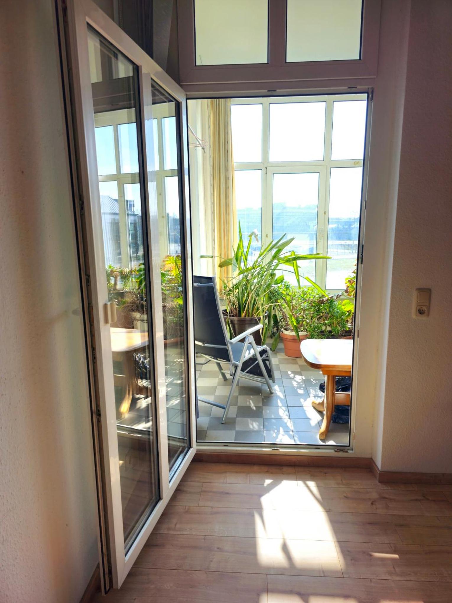 135qm 4 Zimmer Ferienwohnung in Stadtnähe, Wintergarten Parkplatz