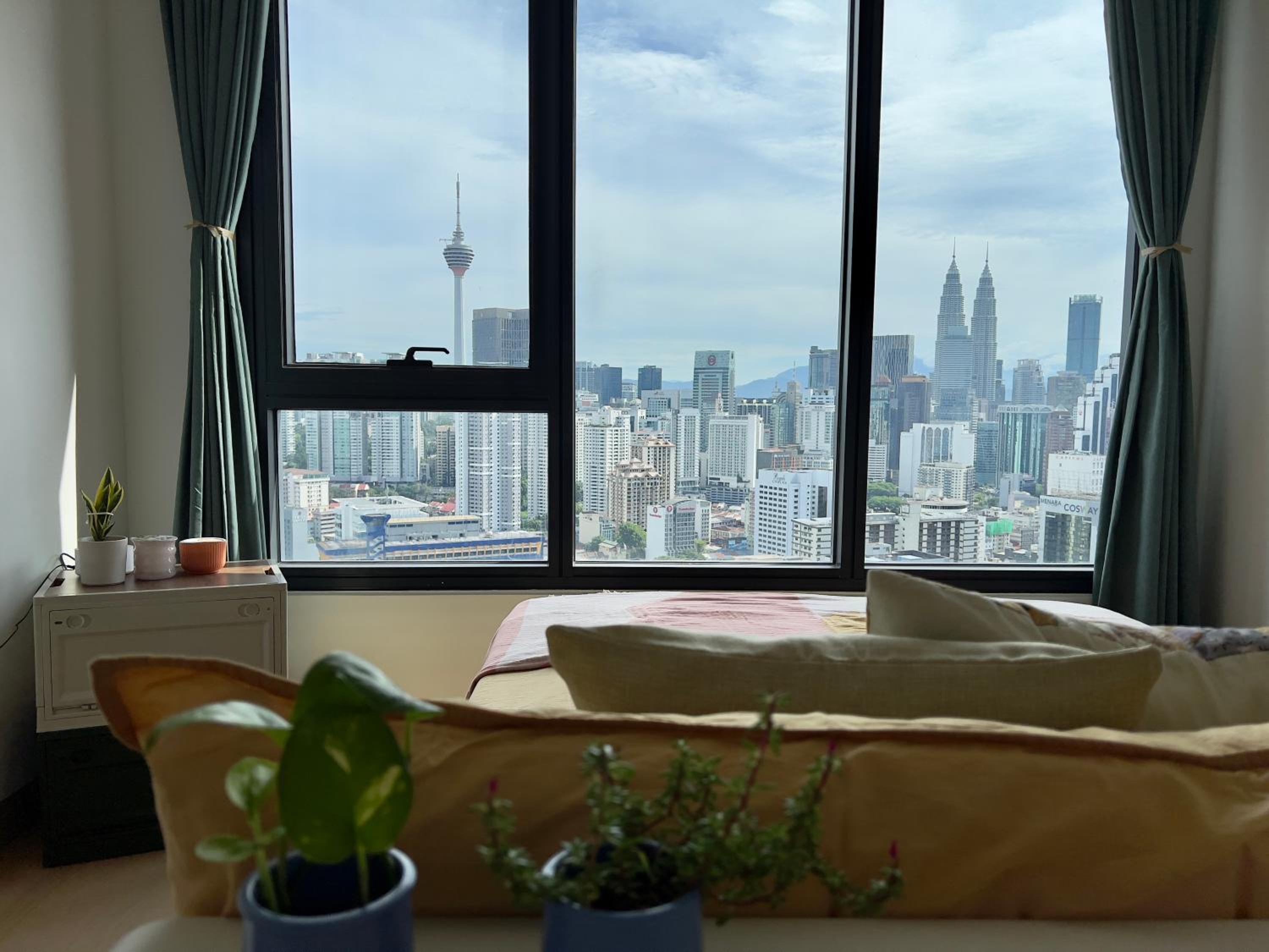 Rooms with KLCC and KL Tower view by Yee