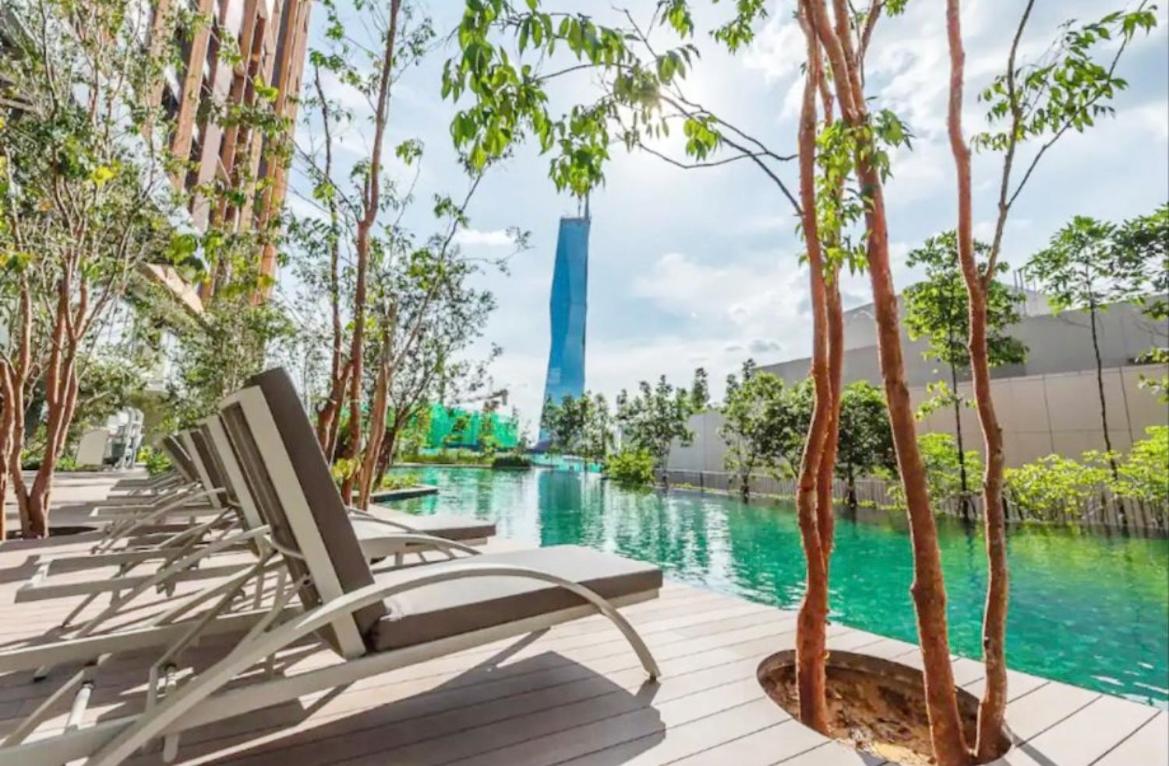 Rooms with KLCC and KL Tower view by Yee