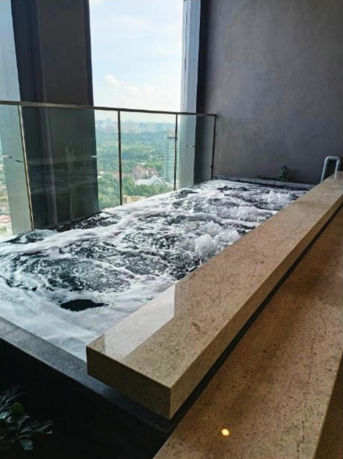 Rooms with KLCC and KL Tower view by Yee
