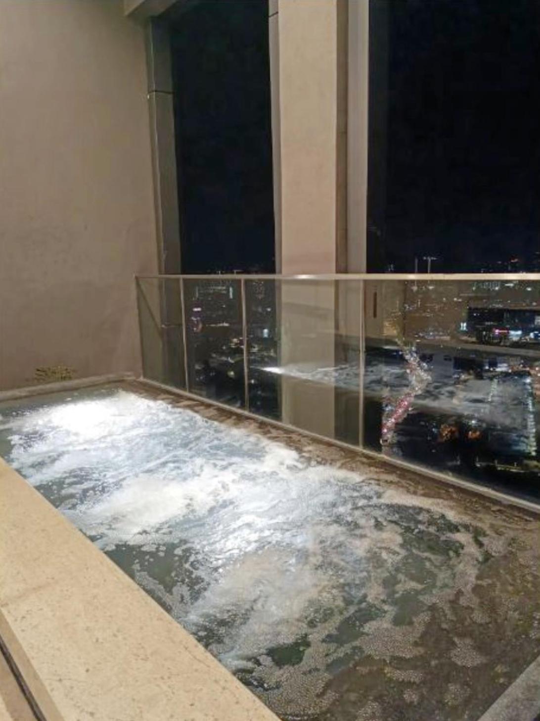 Rooms with KLCC and KL Tower view by Yee