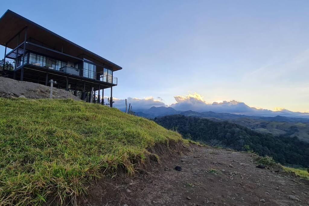 Hotel Goldenview+ Aire Acondicionado+jacuzzi (a 15 Km De Monteverde)