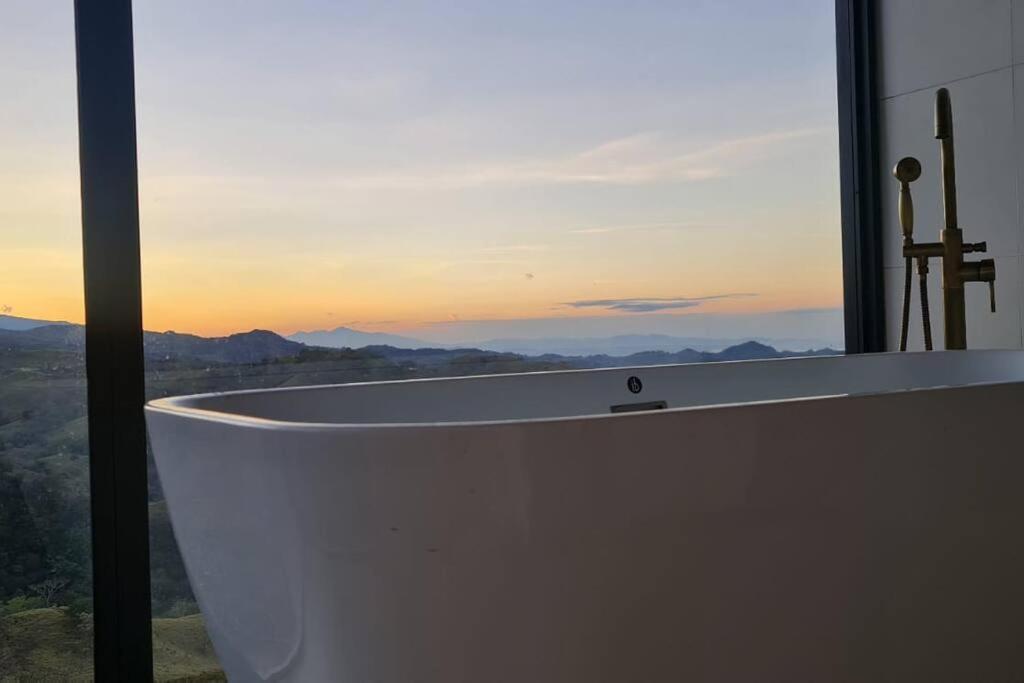 GoldenView+ Aire acondicionado+Jacuzzi (a 15 km de Monteverde)